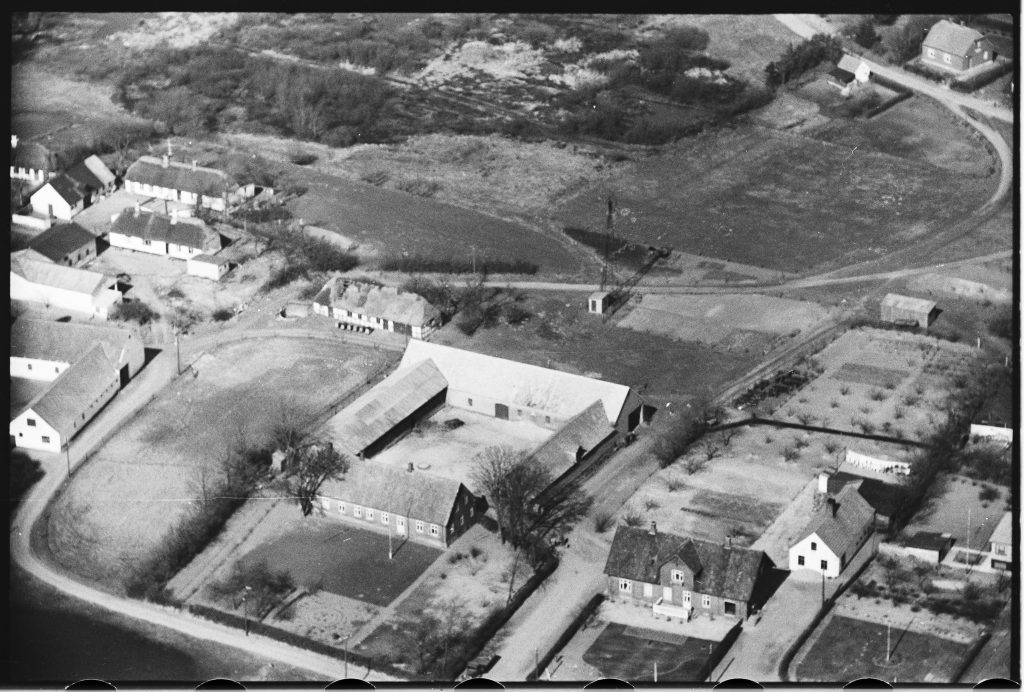 Øverstegaard på Mariagervej 93 i 1949. Gården er registreret med matrikelnummer 4a.