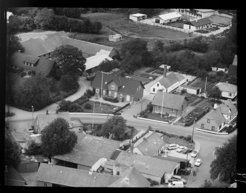 Mariagervej 97 og nabohusene · 1975